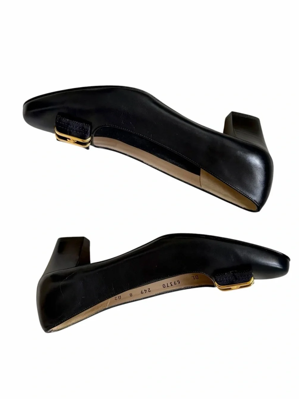 Salvatore Ferragamo Boutique Navy Blue Vara Bow Leather Pumps Size 8AA